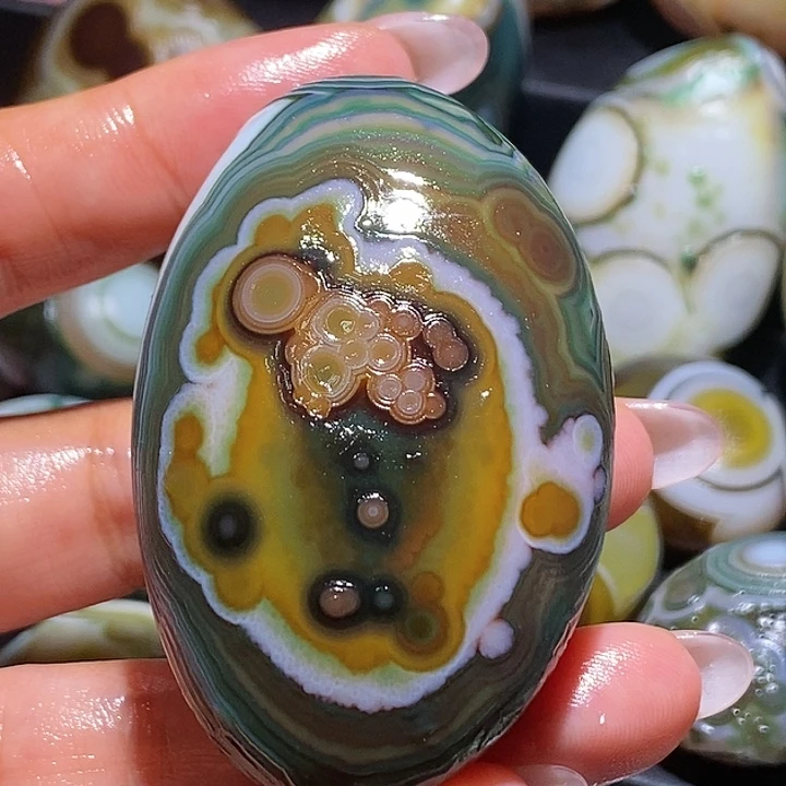 玛瑙/玉髓未镶嵌珠宝奇石75