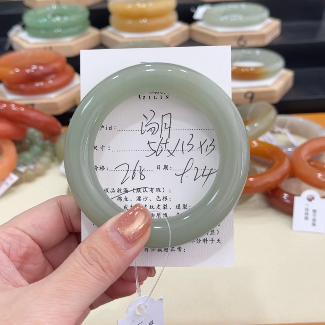 未镶嵌手镯石英质玉汤*