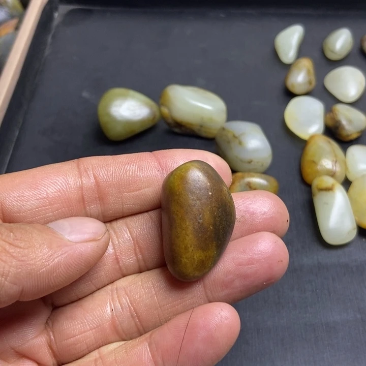 清***粥和田玉（糖玉）未镶嵌珠宝奇石