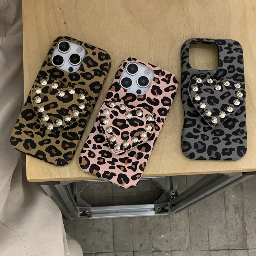 全包铆钉支架辣妹豹纹手机壳适用苹果16/15PRO复古13iPhone14时尚