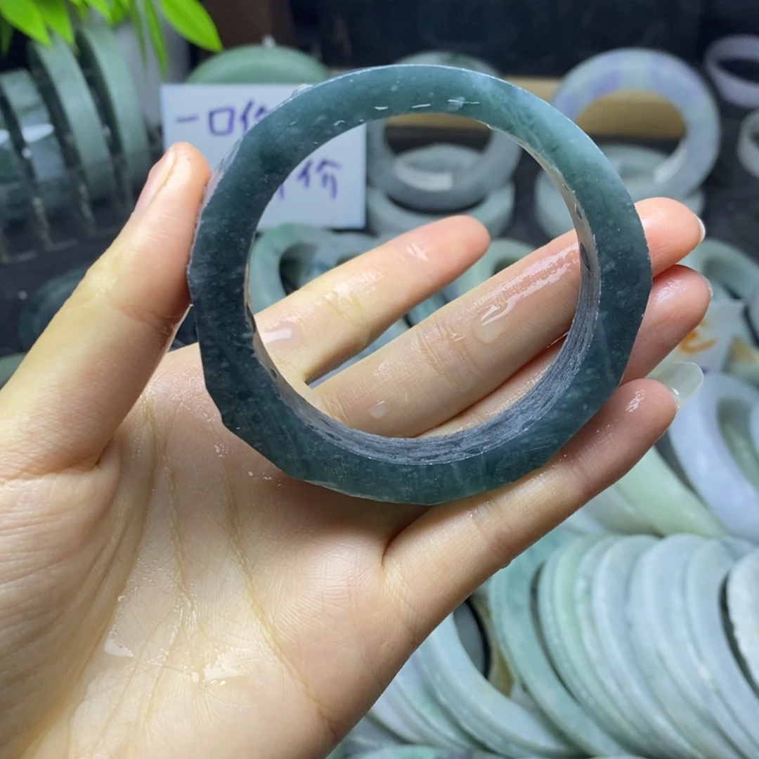 .***定制翡翠未镶嵌手镯