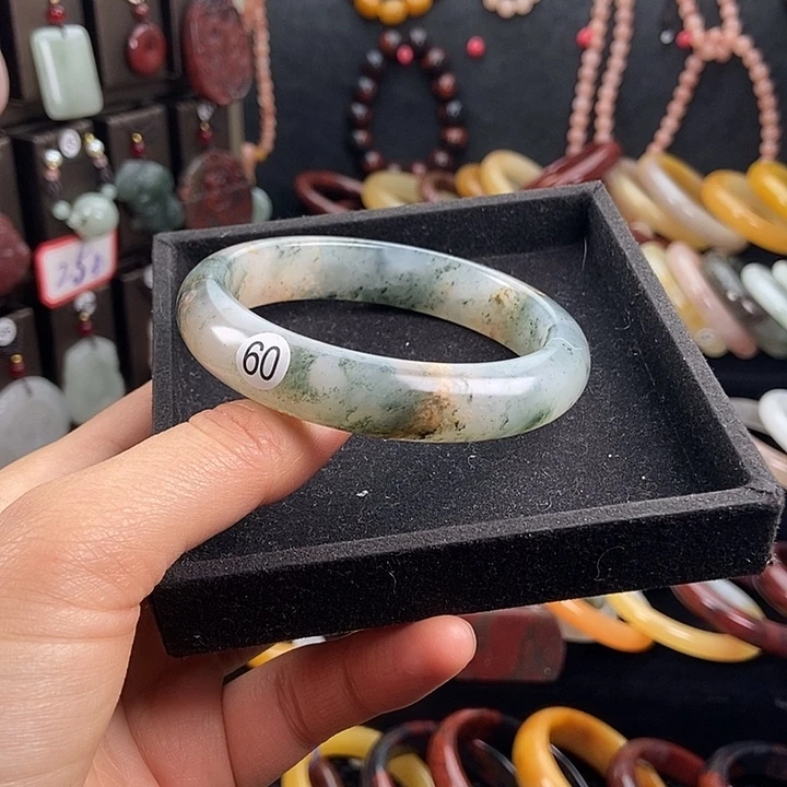 石英质玉未镶嵌手镯