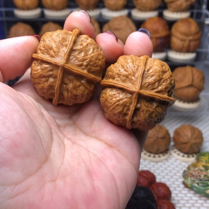 文玩核桃把件46富贵四楞39尺