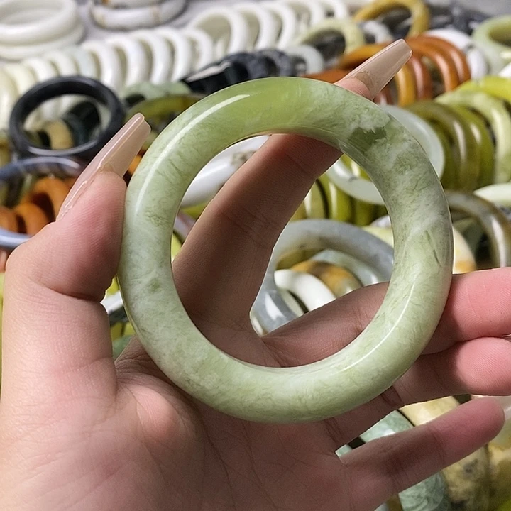 蛇纹石玉未镶嵌手镯