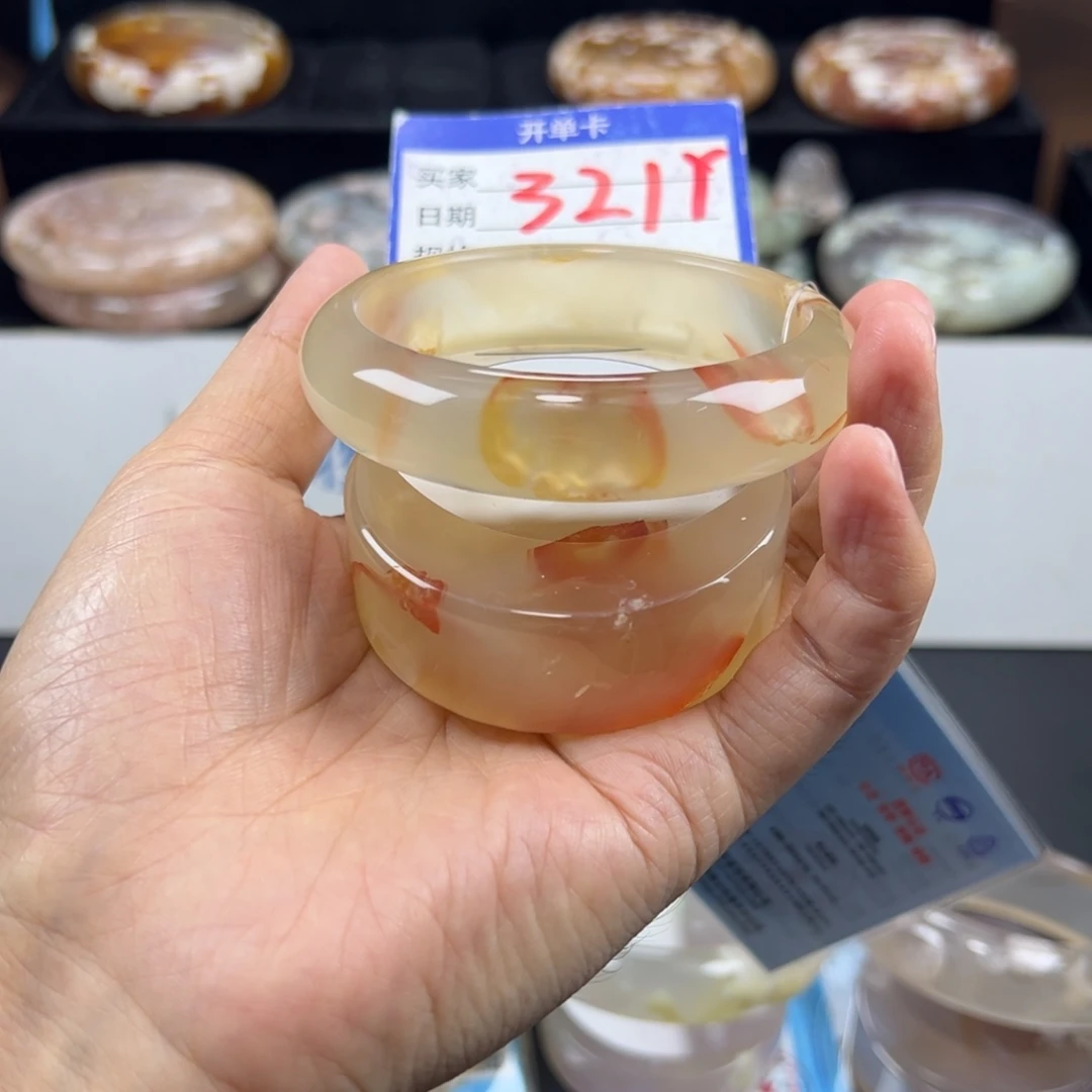 芒***C石英质玉未镶嵌手镯