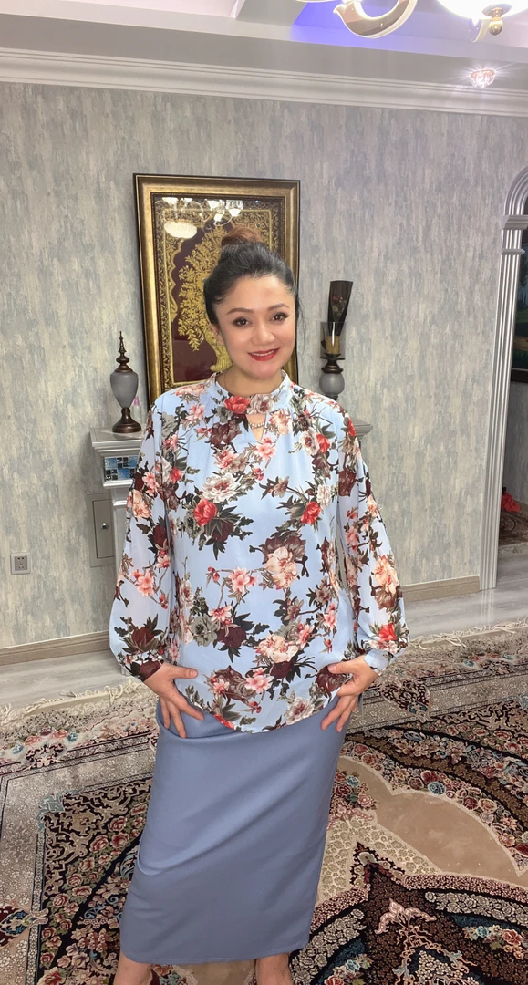 KF 套装衣服气质 蓝色带花上衣蓝色皮裙时尚