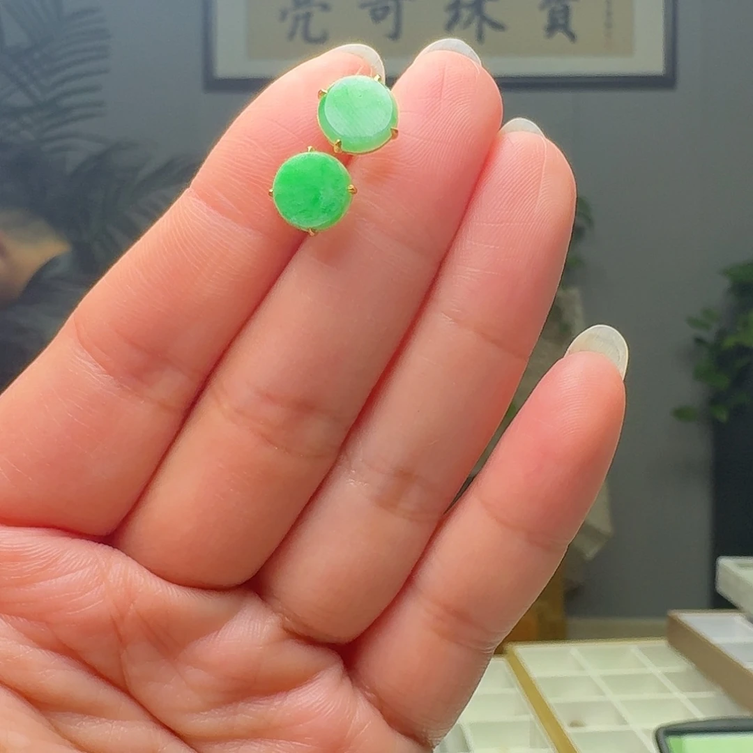 翡翠18K金镶嵌耳饰天然