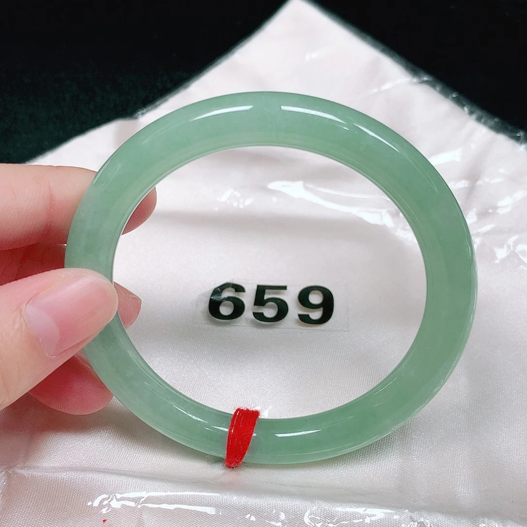 翡翠未镶嵌手镯（圆镯）