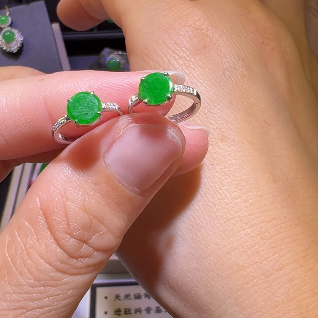 翡翠18K金镶嵌耳饰耳包