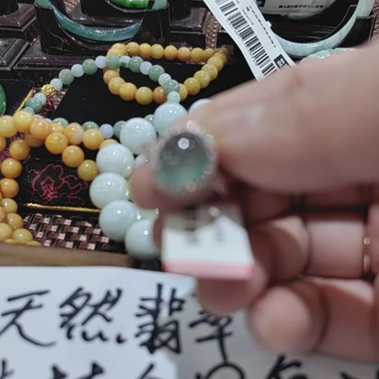 和田玉（翠青玉）未镶嵌耳饰