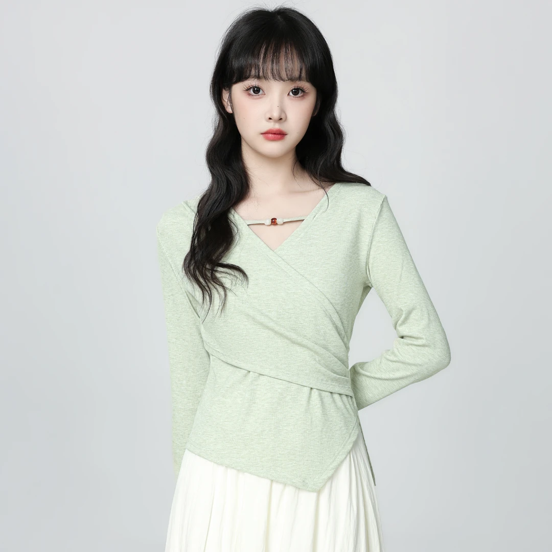 绿色V领长袖T恤女早秋2025秋季新款不规则收腰显瘦正肩体恤短上衣