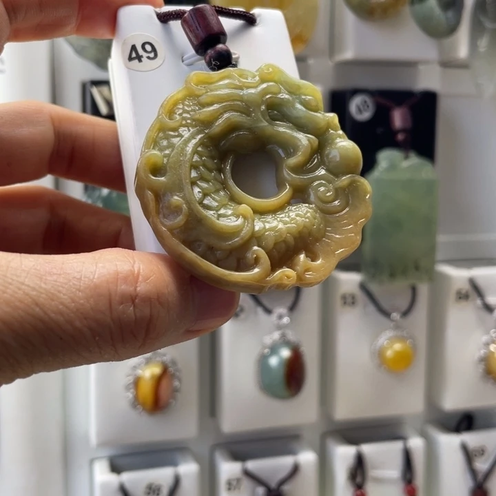 勇***气蛇纹石玉合金颈饰