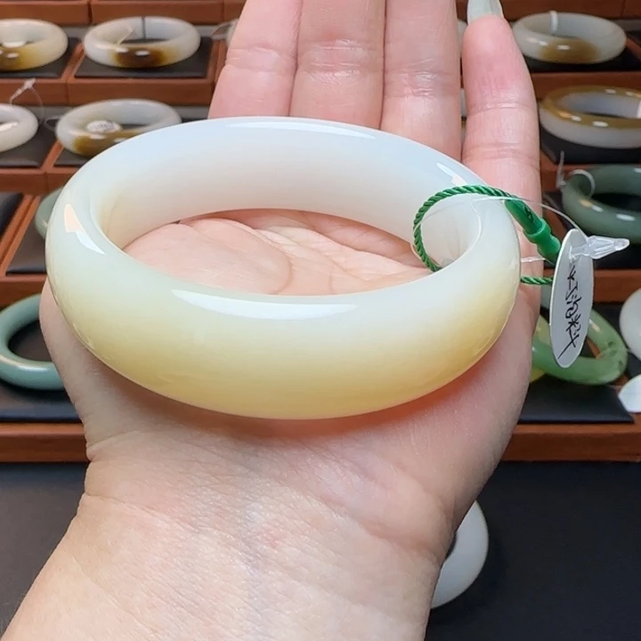 未镶嵌手镯和田玉 强推细料半山水