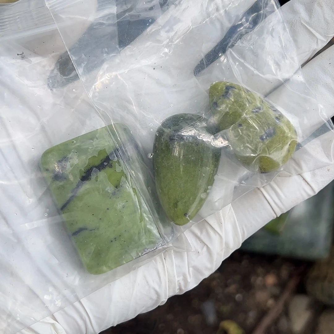 蛇纹石玉未镶嵌珠宝奇石铭****卖