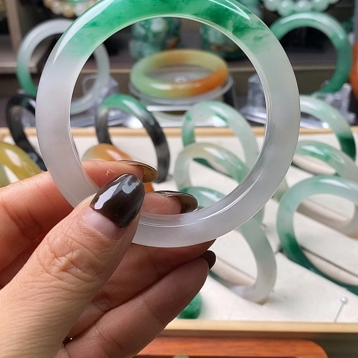 石英质玉（非洲翠）未镶嵌手镯