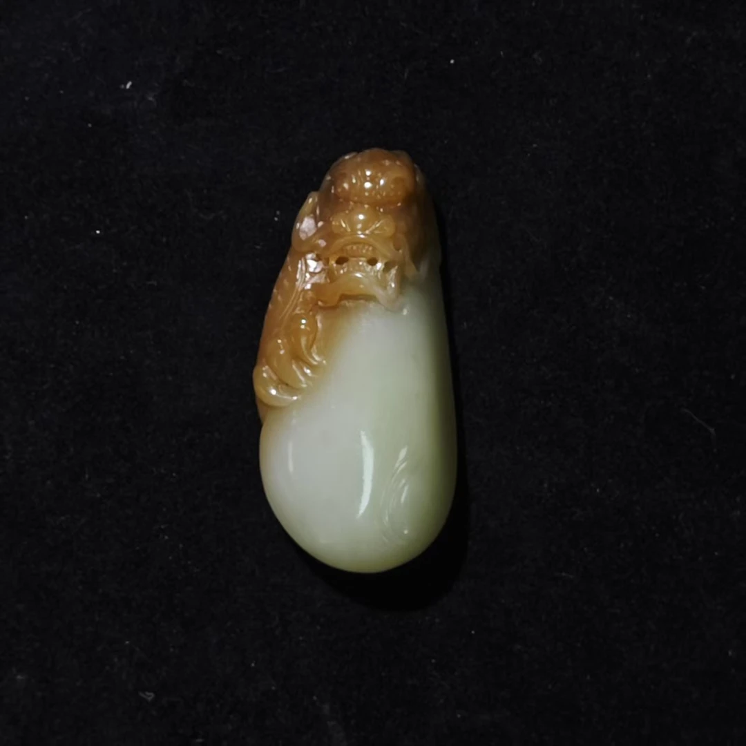 lot2和田玉且末糖龙纹手把件/保利