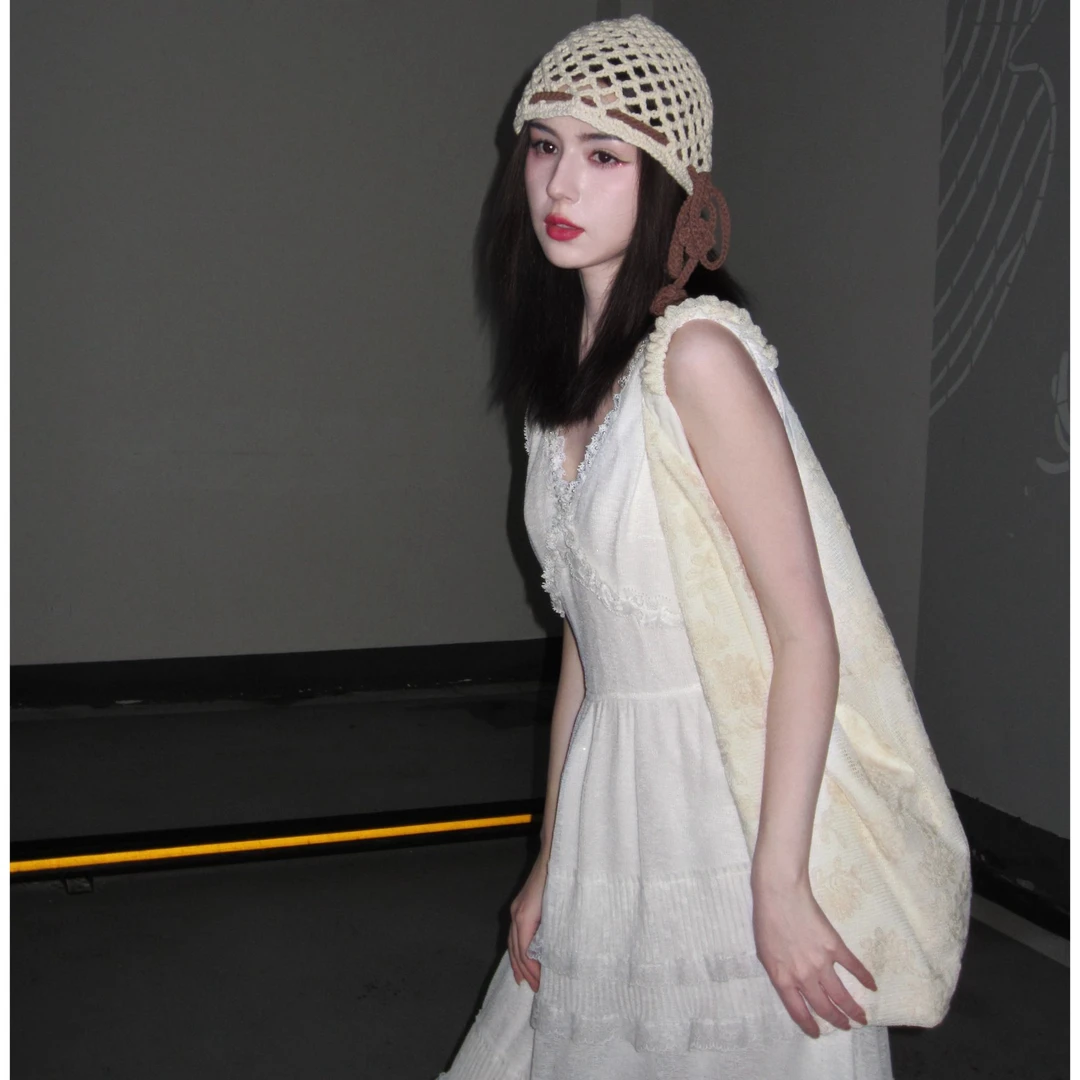 MISSCOCOON可可尼无袖连衣裙2025夏季新款雪纺V领碎花长裙女