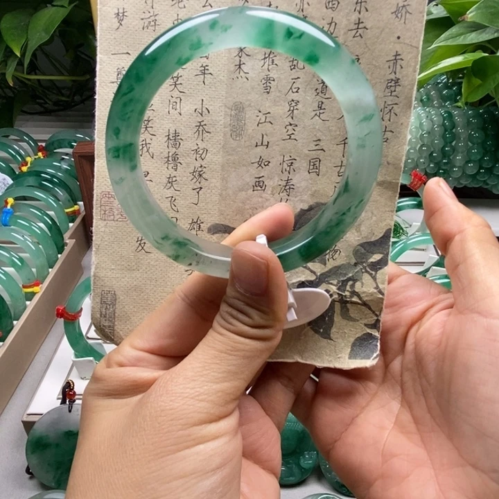 石英质玉未镶嵌手镯