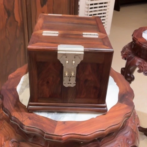 红酸枝木类成套家具