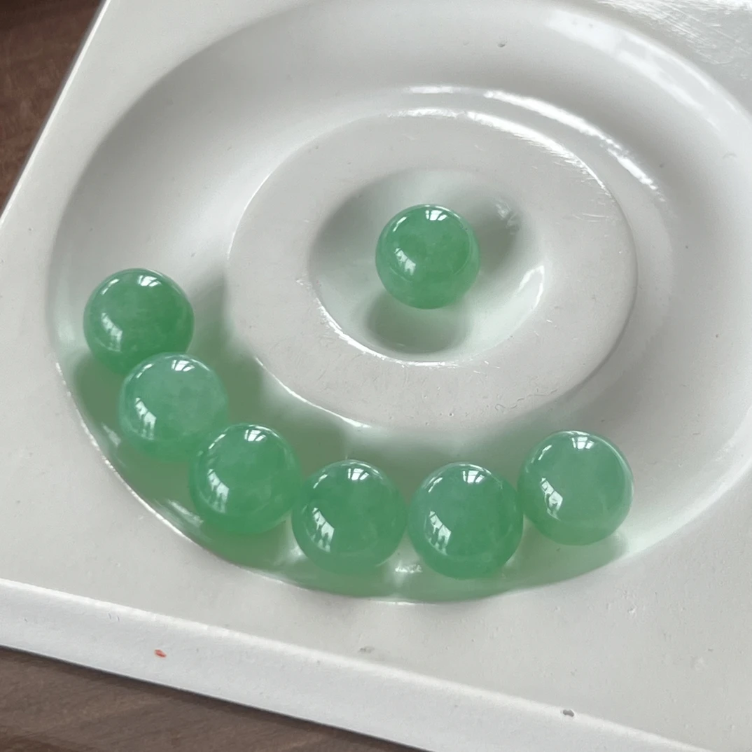 天然缅甸翡翠卡11绿珠子多样性发其一