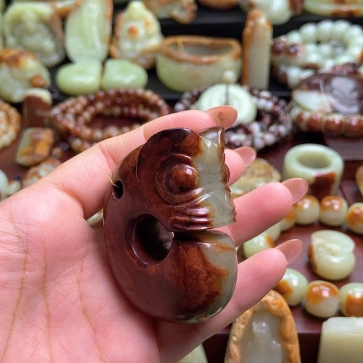 未镶嵌岫岩河磨玉（透闪石质玉）把件