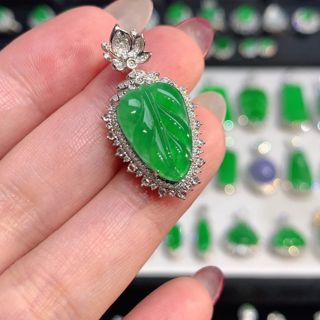 翡翠18K金镶嵌颈饰