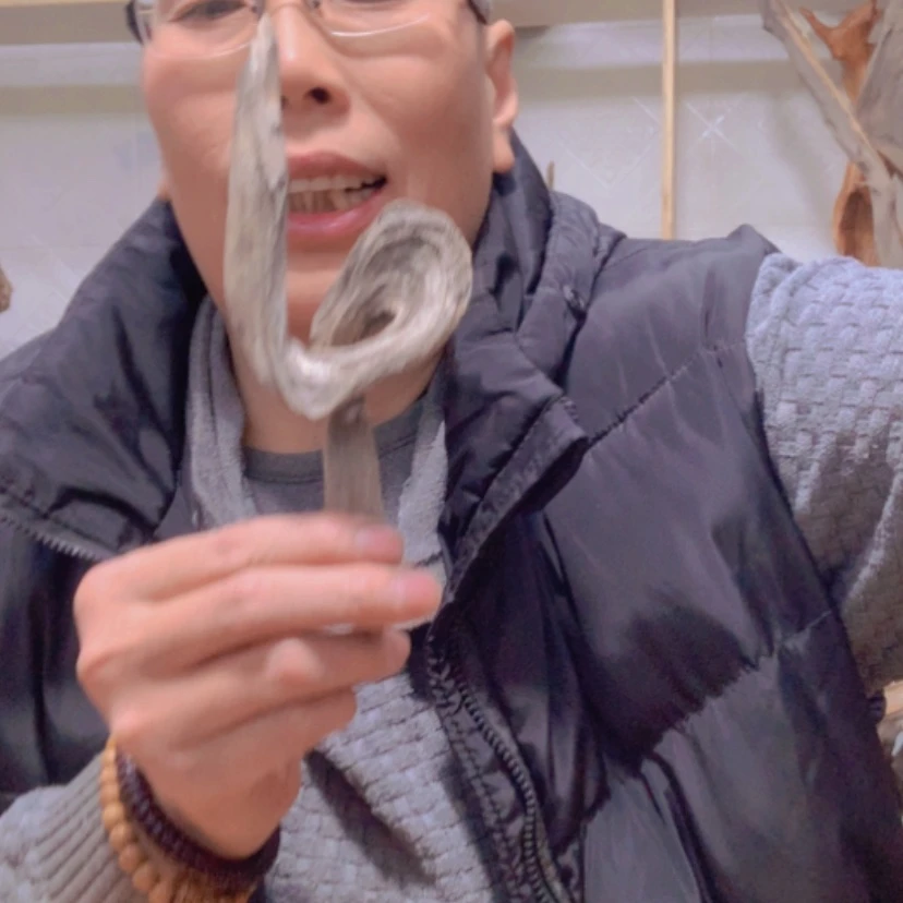 【闪购商品】马**成崖壁陡峭耸立