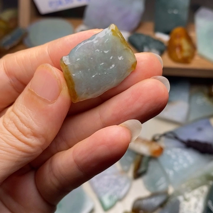 颈饰未镶嵌翡翠天然