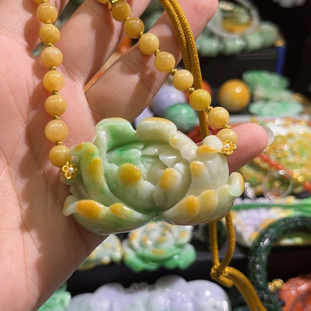 翡翠未镶嵌颈饰待编织