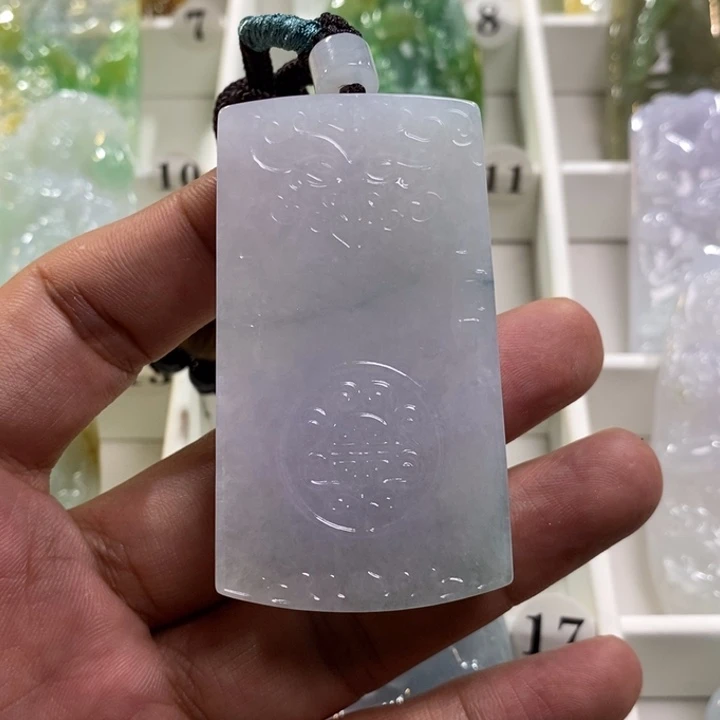翡翠未镶嵌颈饰无事牌