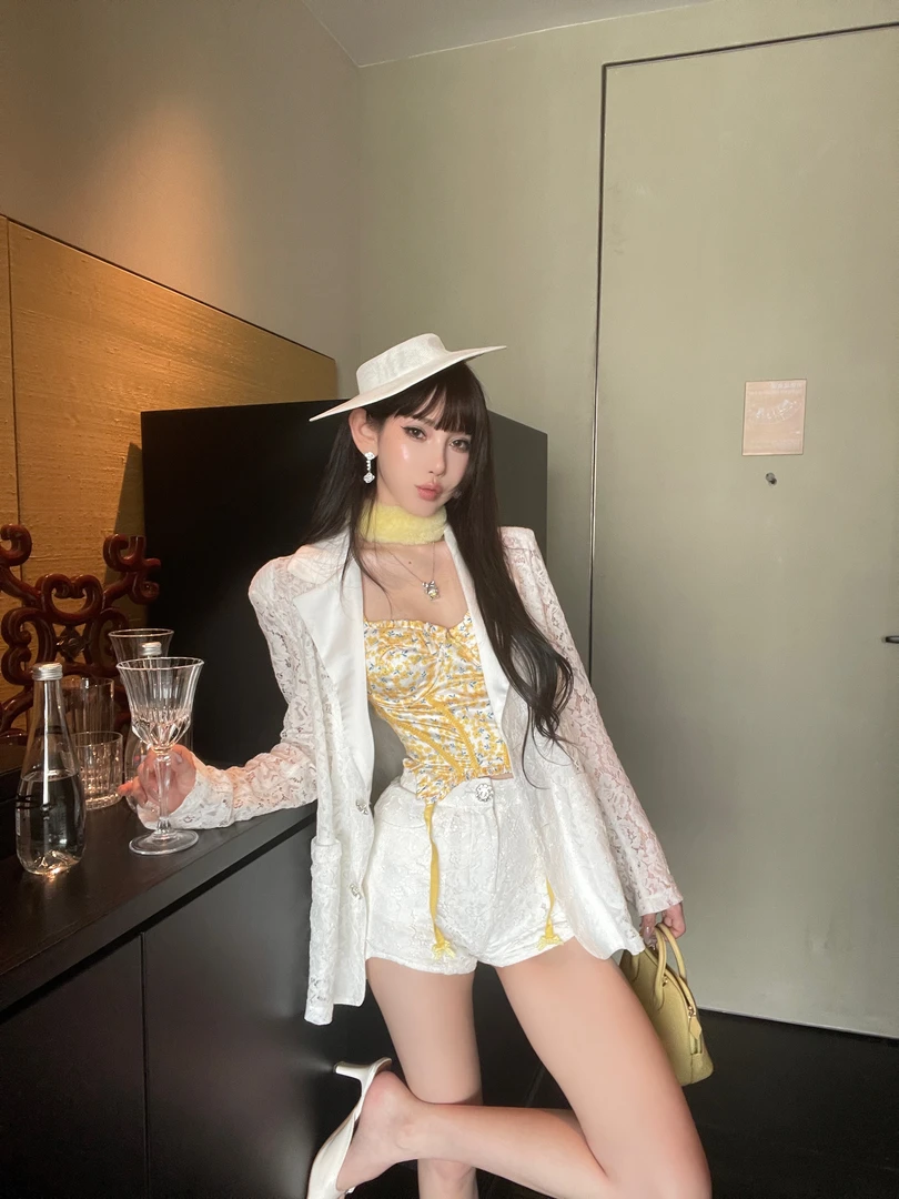 ChiclyNana早秋新款小香蕾丝时尚套装女气质外套白色短裤两件套