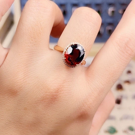 石榴石18K金镶嵌戒指