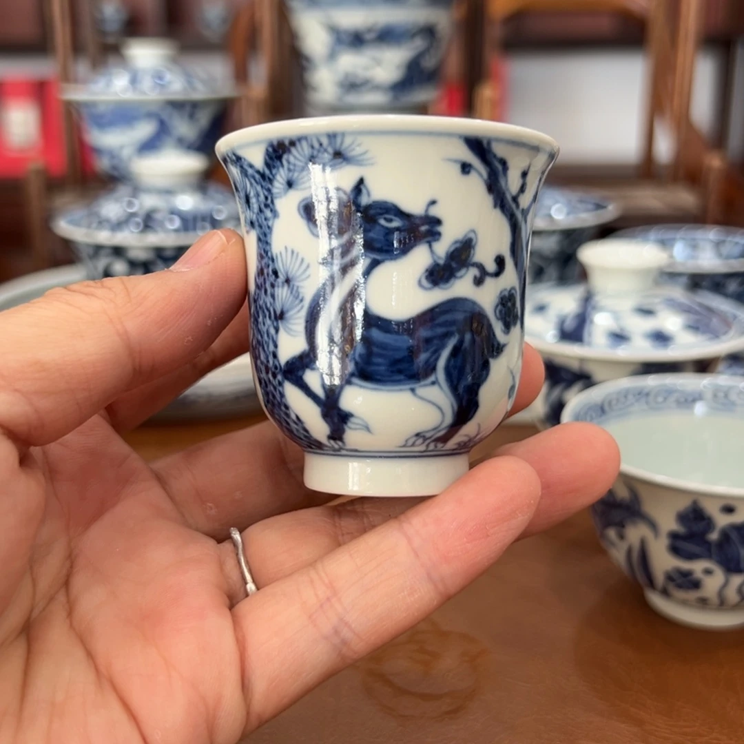 故***人手绘青花一鹿主人杯