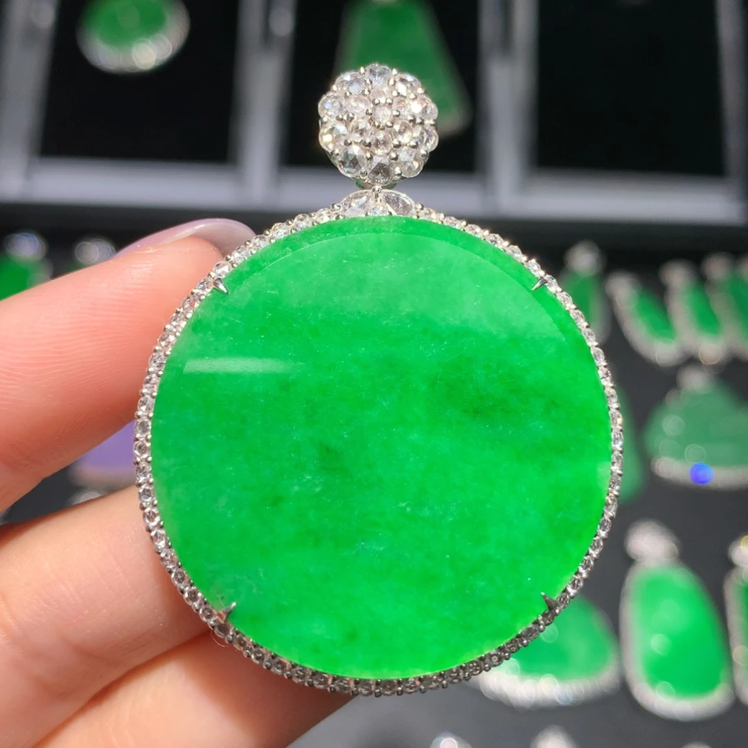 翡翠颈饰18K金镶嵌翡翠