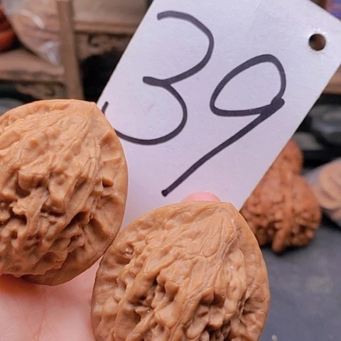 吊坠桃核43大红袍46克