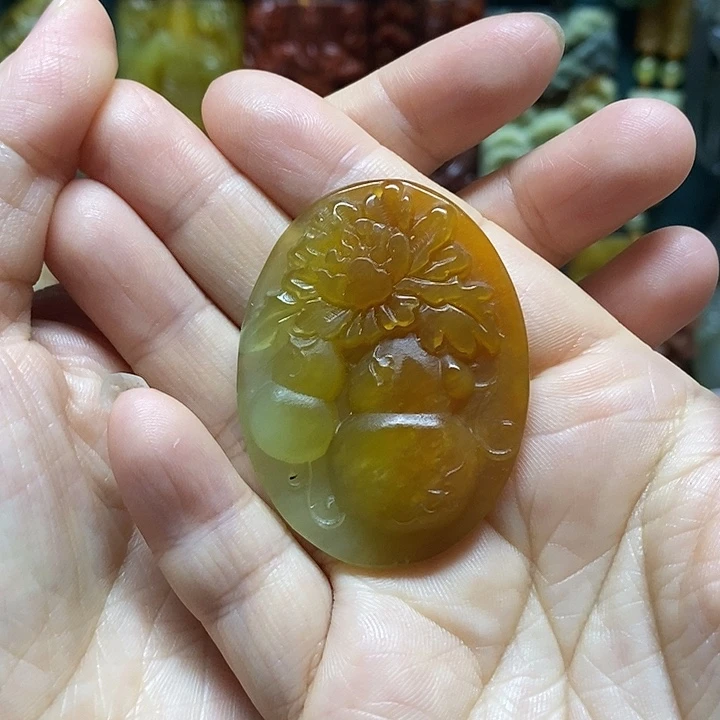 岫玉未镶嵌吊坠(赠链)