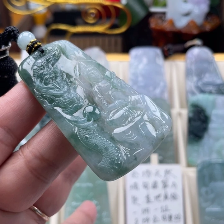 翡翠未镶嵌颈饰玉