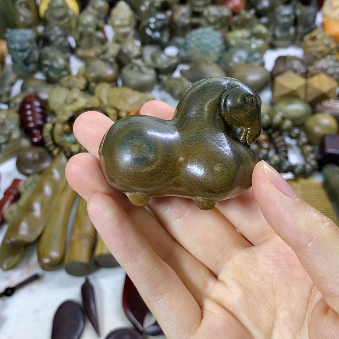 嘉***航木绿檀木料工艺品