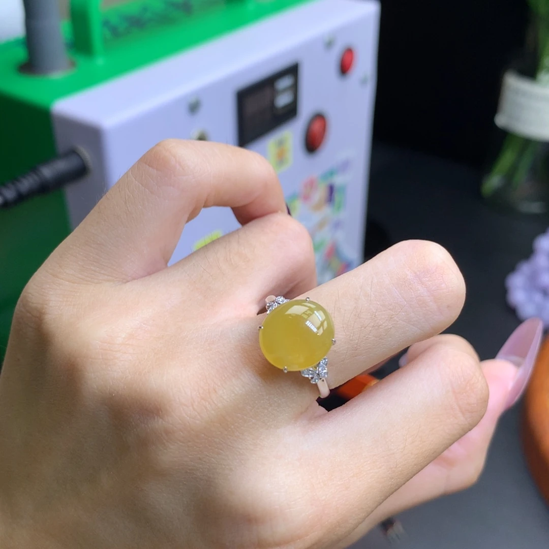 微***笑翡翠18K金镶嵌颈饰