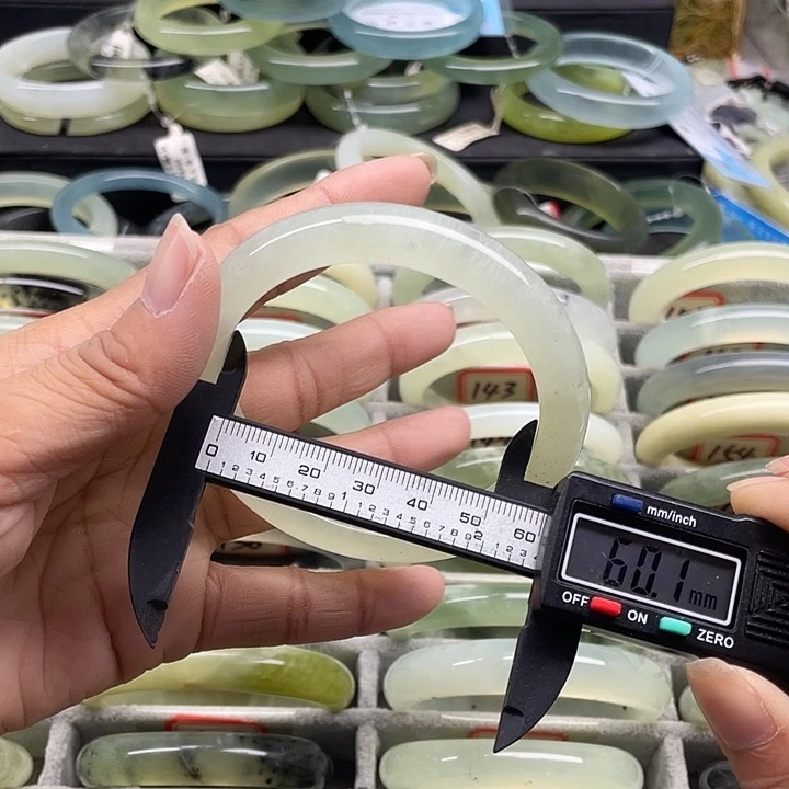 未镶嵌蛇纹石玉手镯126