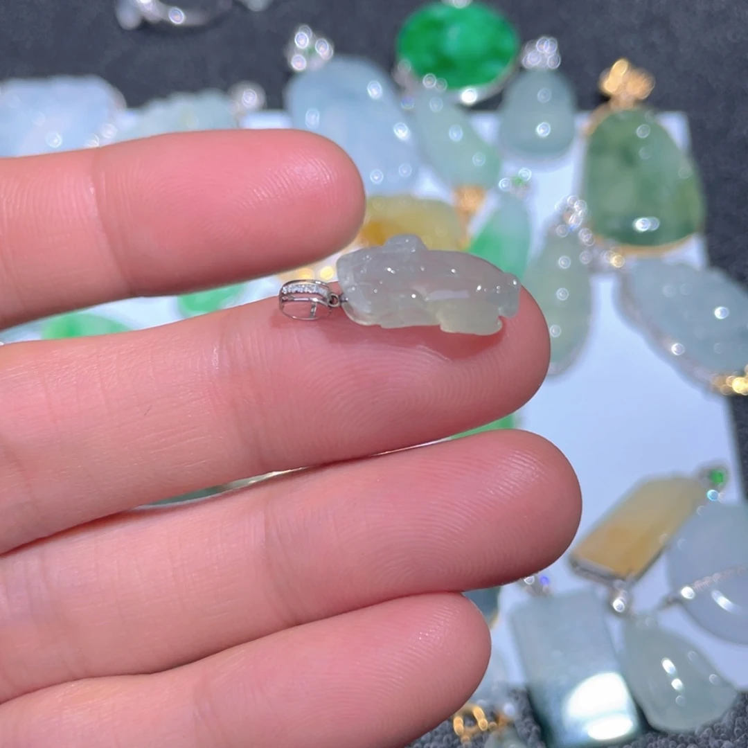 翡翠颈饰18K金镶嵌翡翠