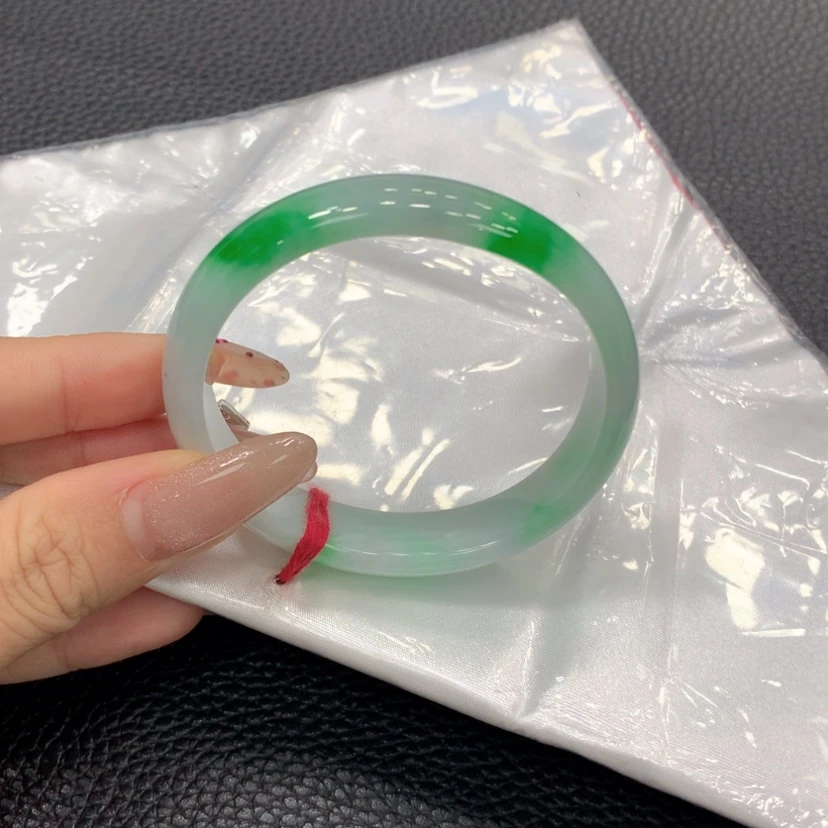 【闪购商品】翡翠手镯未镶嵌唐***?翡翠