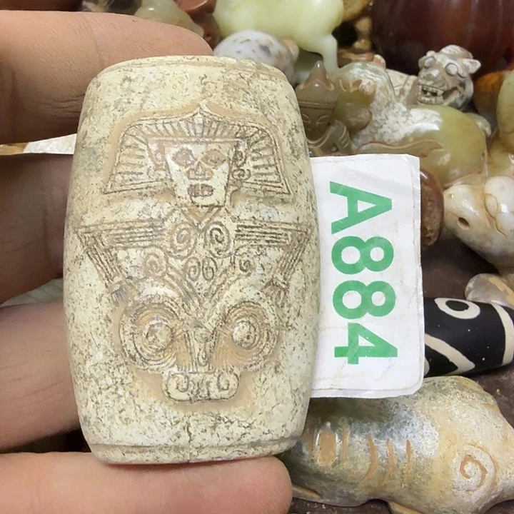 透闪石-蛇纹石玉未镶嵌颈饰