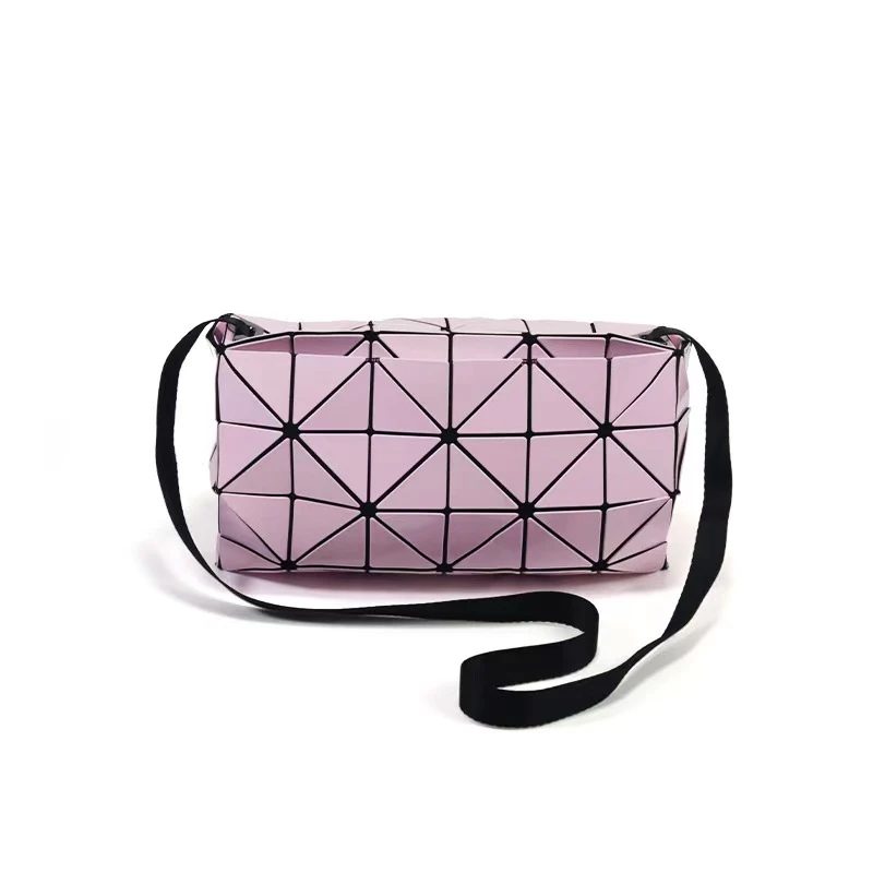 2024新款包包女时尚百搭小方包几何萎格盒子包单肩斜跨枕头相机包