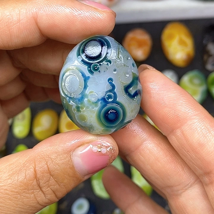 花眼玛瑙俏色蓝色眼睛石