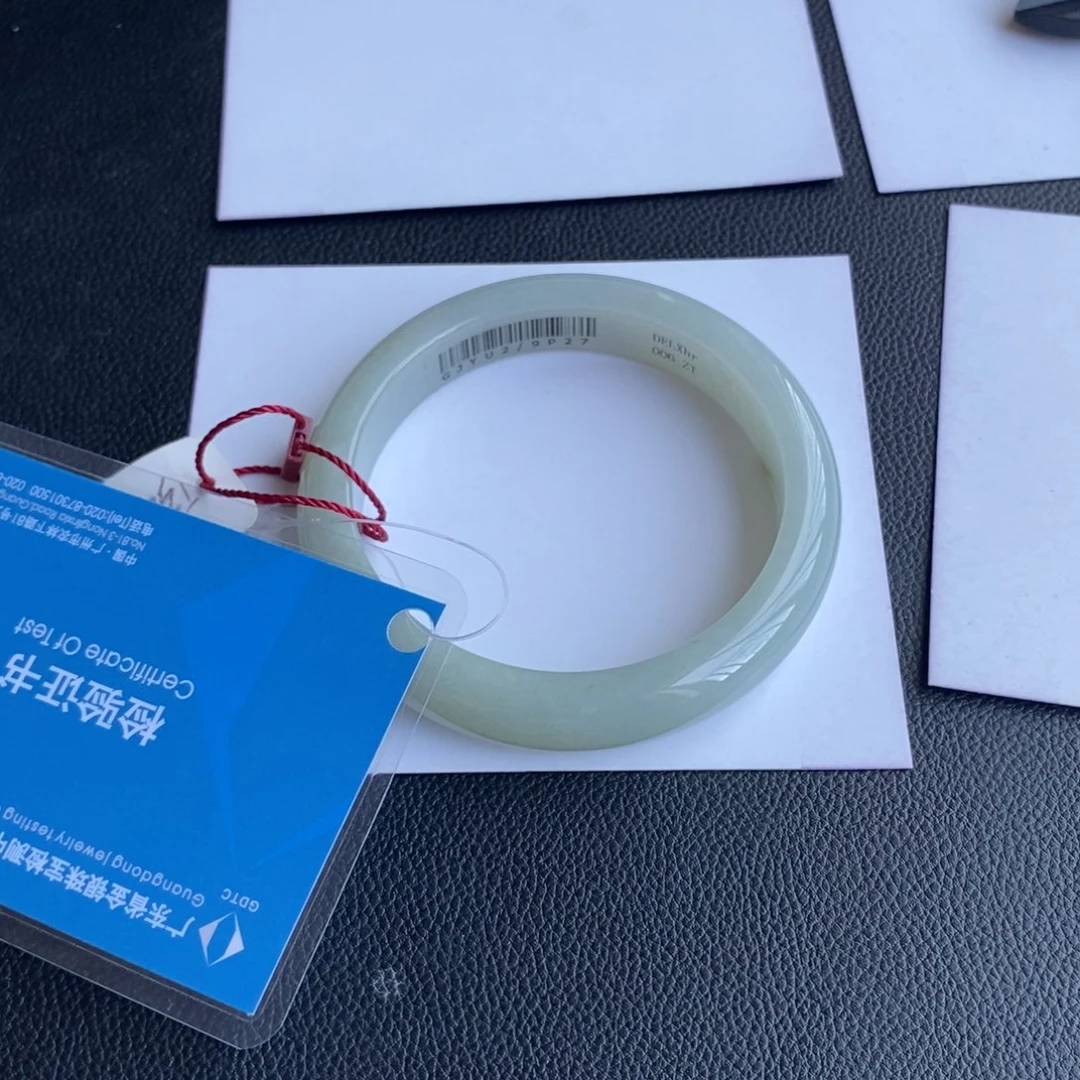 莲***翡翠未镶嵌手镯圈口59