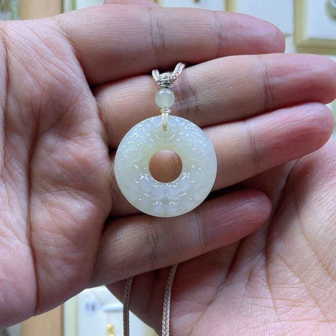 和田玉未镶嵌吊坠(赠链)