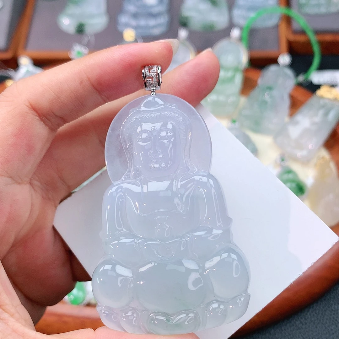 颈饰18K金镶嵌翡翠观音