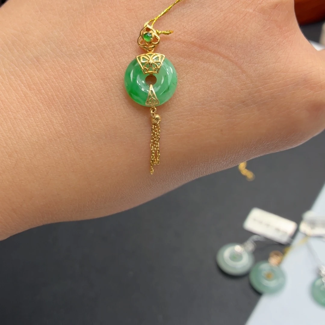 翡翠18K金镶嵌颈饰