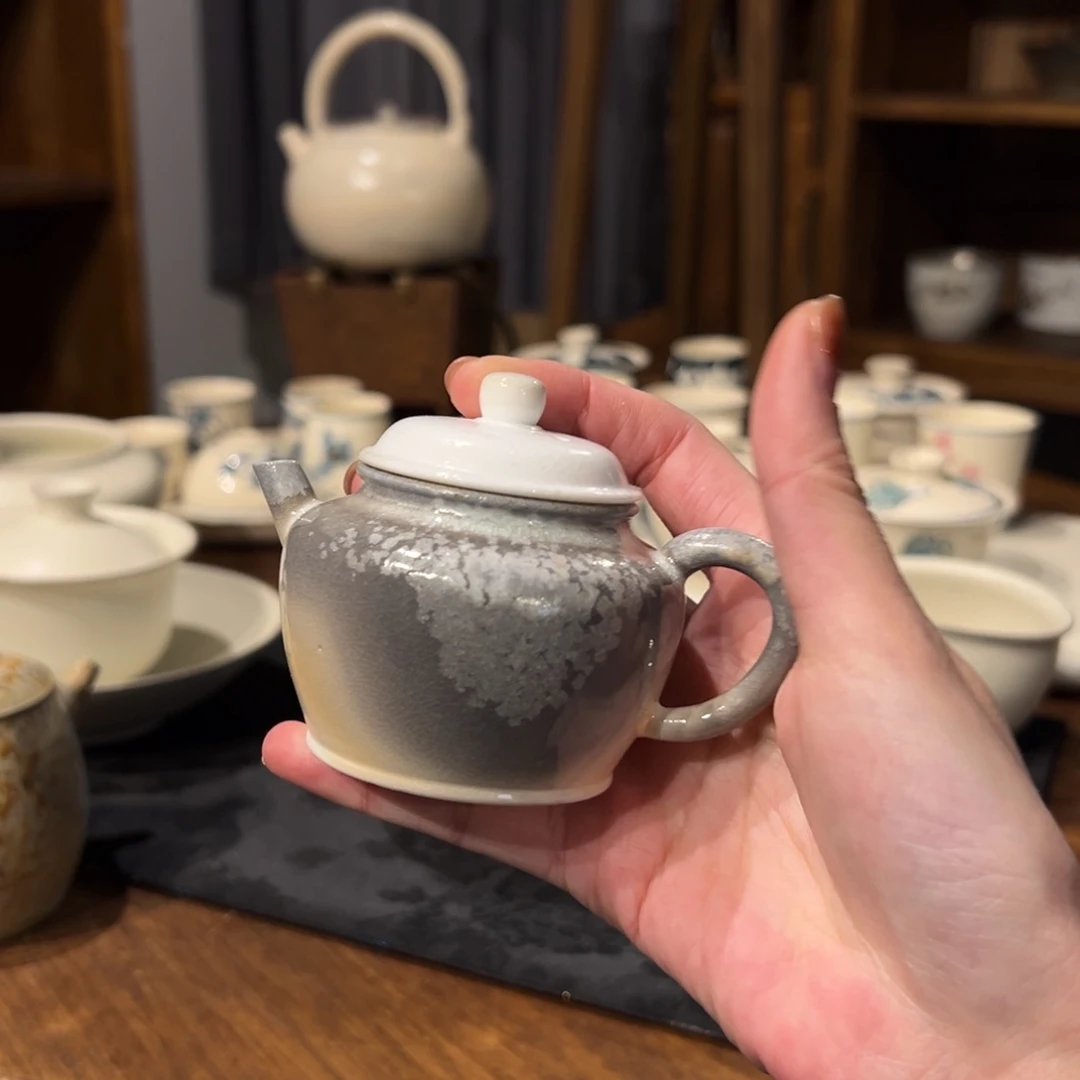 杯陶瓷。     陶瓷。